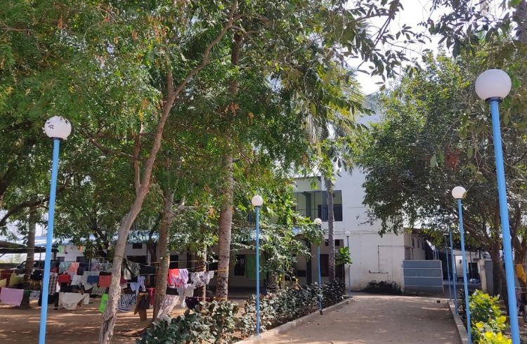Hostel (2 )